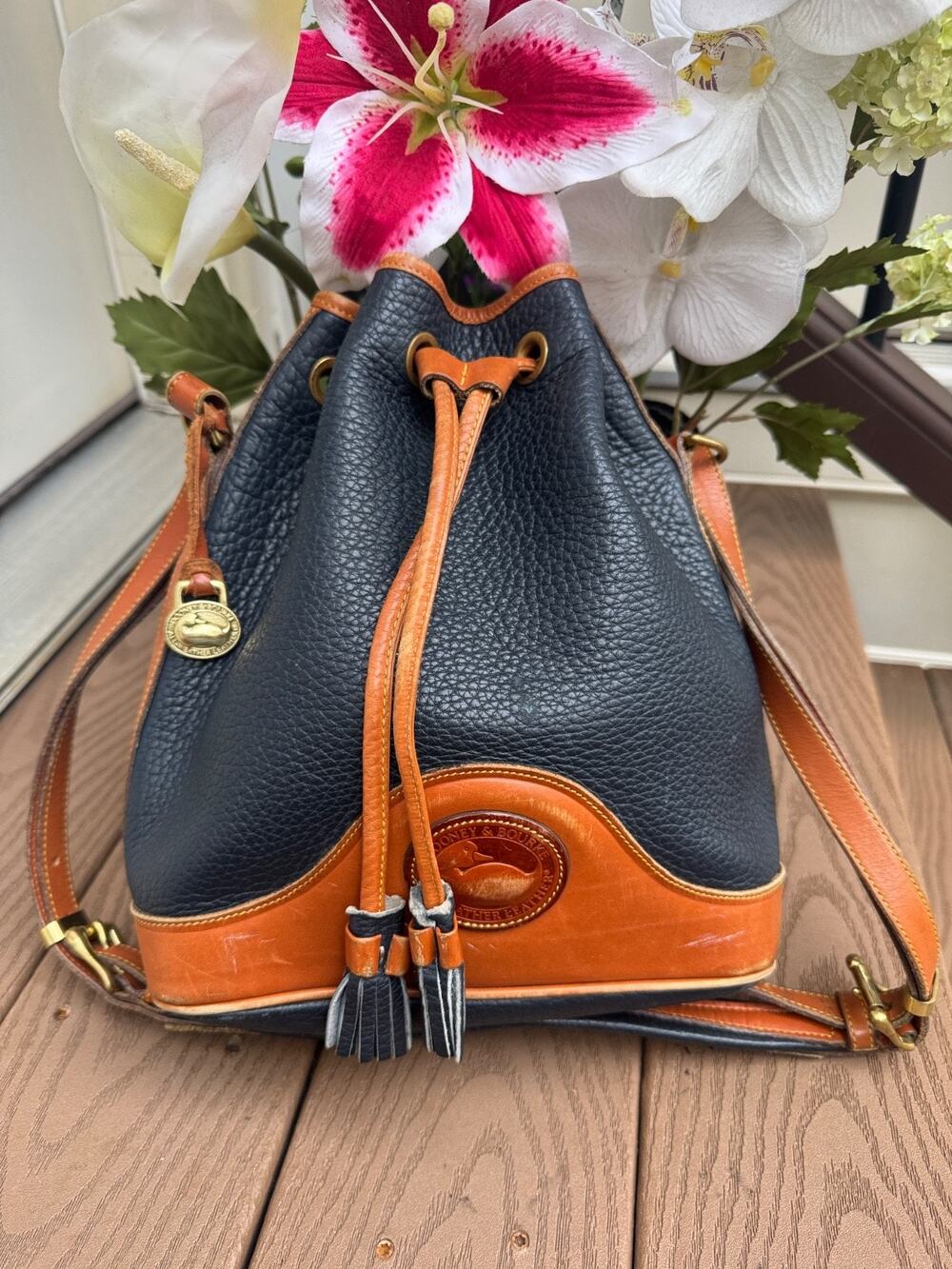 Dooney & Bourke All Weather Pebbled navy Leather Bucket Bag-Vintage 90’s (150